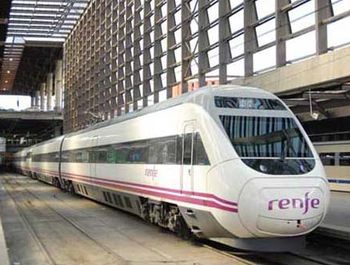 Los Ferrocarriles Portugueses proponen a su gobierno alquilar a Renfe dos trenes S-120