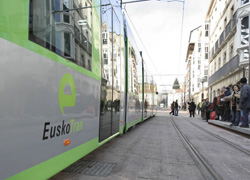 El tranv�a de Vitoria cumple hoy siete a�os, con m�s de 48 millones de viajeros 