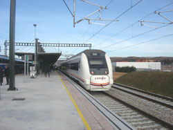 Renfe y SNCF inician la nueva conexi�n Barcelona-Par�s a trav�s del t�nel del Pert�s 