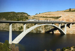 �No podemos permitir que el ferrocarril cueste a los ciudadanos 2.500 millones de euros anuales�, asegura la ministra de Fomento 