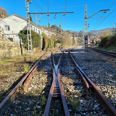 Renovacin integral de va en el tramo Gijn-Laviana de la red de ancho mtrico en Asturias.