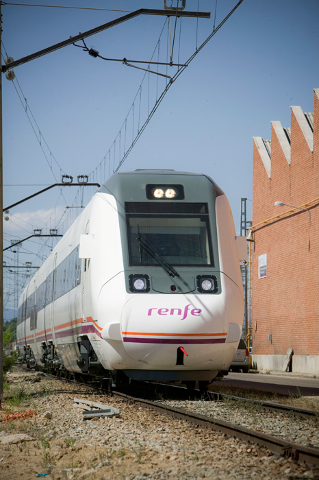 En 2009 sustituyeron a los TRD serie 594 en la relacin entre Madrid y Salamanca, con los mismos horarios.