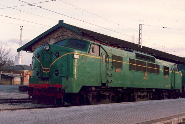 Locomotora 278-004-7, conocida popularmente como Panchorga o americana en Aranjuez en 1986. Foto Fernando Ogalla. Archivo Histrico Ferroviario