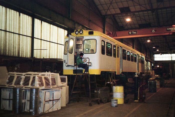A principios de los aos noventa, CAF moderniz las unidades diesel MAN heredados por FGV de Feve. Foto Juanjo Olaizola Elordi