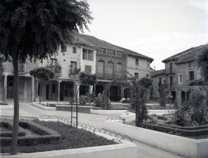 Imagen de la poblacin vallisoletana de Olmedo en 1954.Foto Coleccin Vicente Garrido. AHF