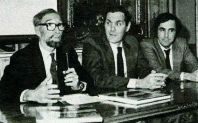 Manolo Maristany en la entrega de los premios Antonio Machado en los que fue jurado. A su izquierda, Julin Garca Valverde, ex presidente de Renfe.