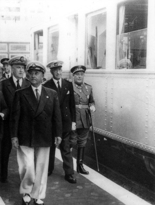 El dictador Franco inaugur el ferrocarril de Bermeo en 1955.