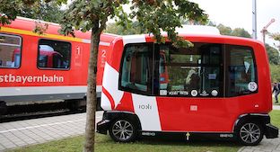 Los Ferrocarriles Alemanes ofrecen un servicio de autobs lanzadera sin conductor en la Baja Baviera