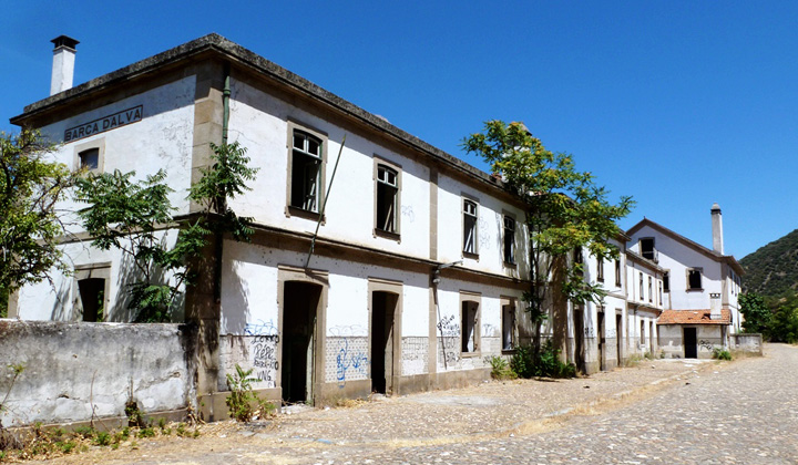 Fachada principal de la estaci�n internacional de Barca d�Alva