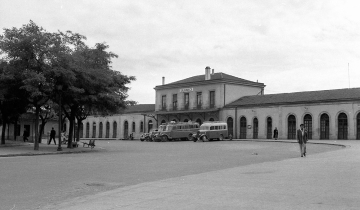Vista de la fachada principal de la estaci�n de Salamanca. Fotograf�a de Juan Bautista Cabrera