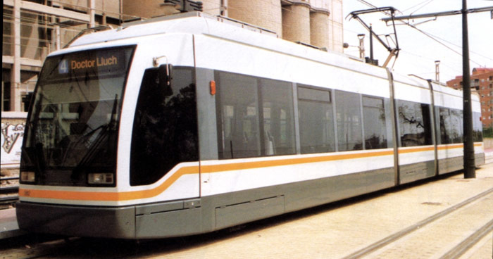 Tranv�a el�ctrico serie 3.800 de Siemens en circulaci�n  por las l�neas 4 y 6 de Metrovalencia