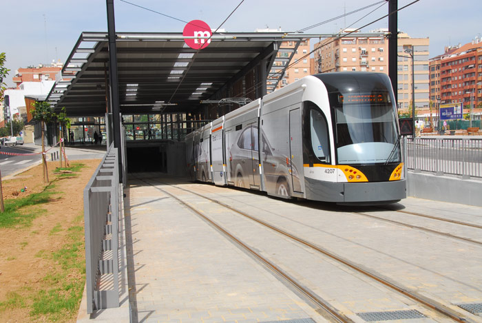 Metrovalencia: Serie 4.200 de Bombardier. Tranv�a el�ctrico en circulaci�n desde 2007