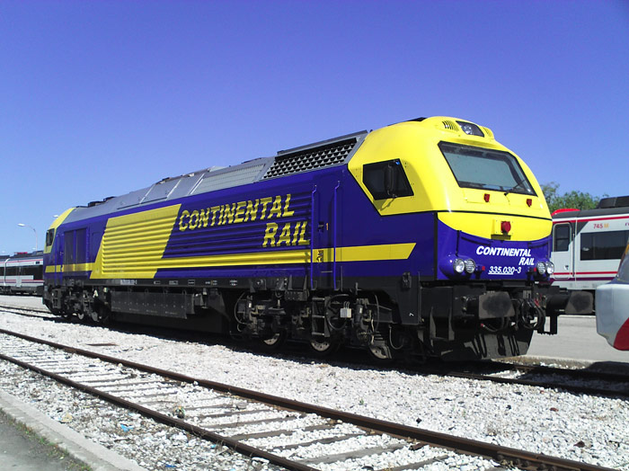Locomotora 335-030 de Continental Rail estacionada en Can Tunis a la espera de ser asignada a un TECO. Foto Adri� Roig. 04-06-2010 