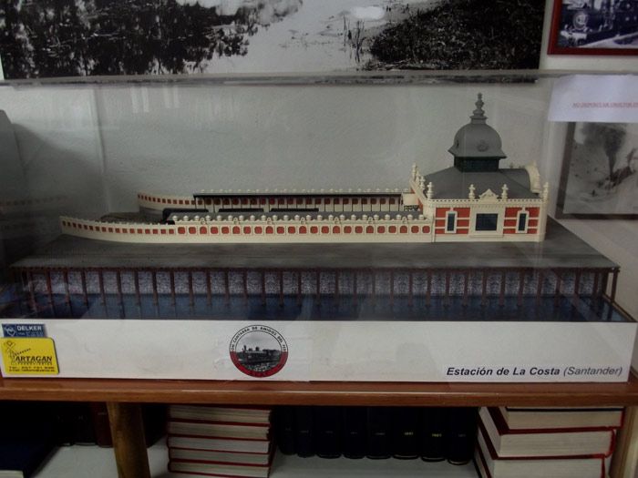 Reproducci�n a escala de la antigua estaci�n de "La costa" de Santander, v�a estrecha.