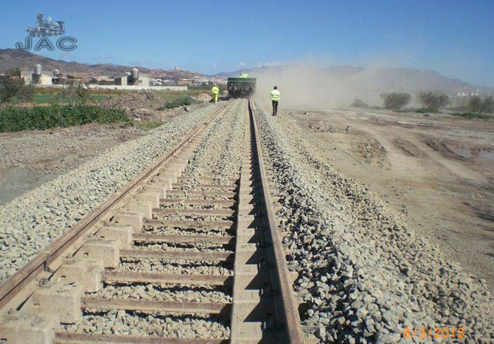 Extendido de balasto en la nueva v�a