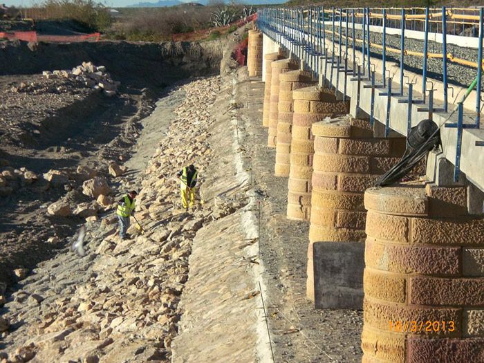El puente de la Rambla de Nogalte, uno de los sitios m�s afectados, ya de nuevo listo para el servicio