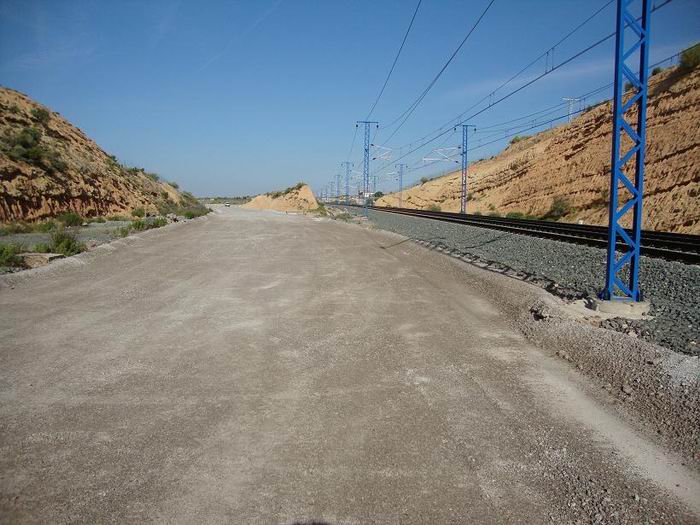 Entronque de la obra con la v�a hasta ahora en servicio en la zona de Almansa