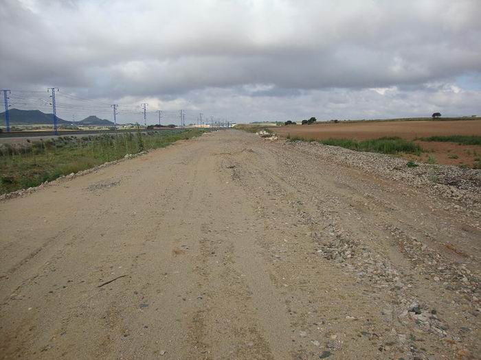 Entronque de la obra con la v�a hasta ahora en servicio en la zona de El Villar