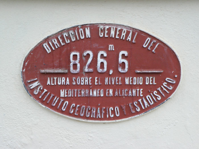 Placa altim�trica, que indica al reciedumbre del clima soriano en esta alta cota de carril
