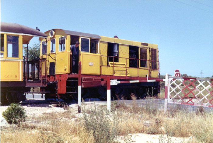 Locomotora diesel Batignolles en cabeza del Lim�n Expr�s. Foto Txomin Palaci�n.
