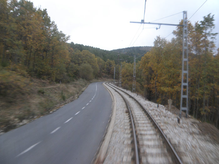 La v�a junto a la carretera entre Las Heras y Camorritos