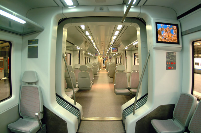 Interior de una unidad CIVIA. Intercomunicaci�n entre coches.