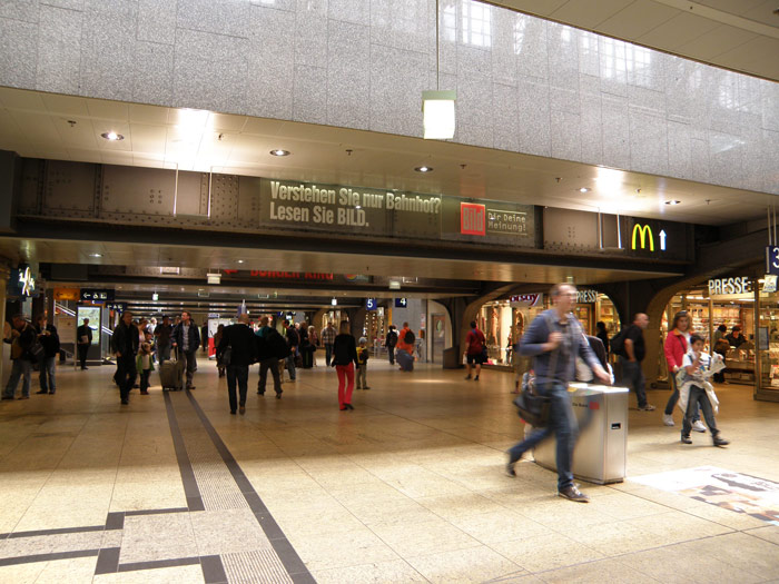 Pasaje de acceso a andenes 