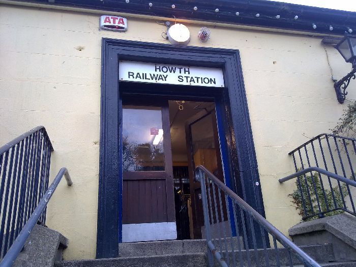 Acceso a la estaci�n de Howth, costa norte dublinesa