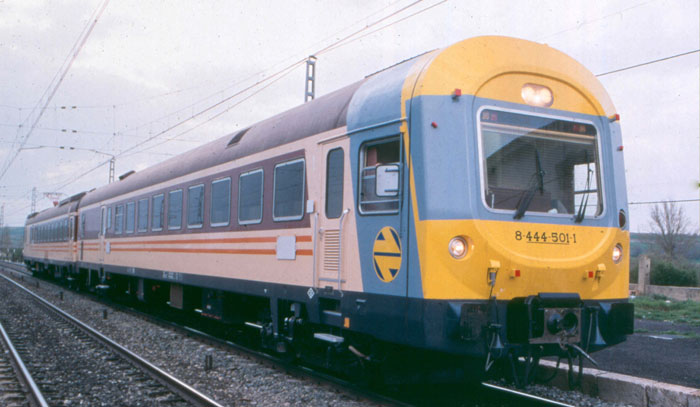 El primer electrotr�n 444-500, antes de entrar en servicio