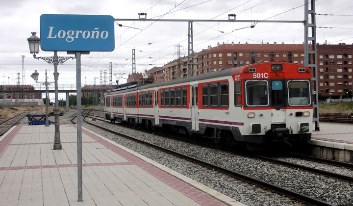 Llegada a la estaci�n de Logro�o de un tren regional procedente de Zaragoza