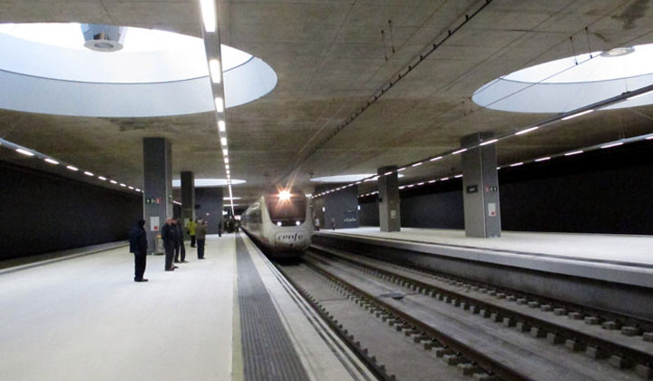 Tren entrando en la estaci�n