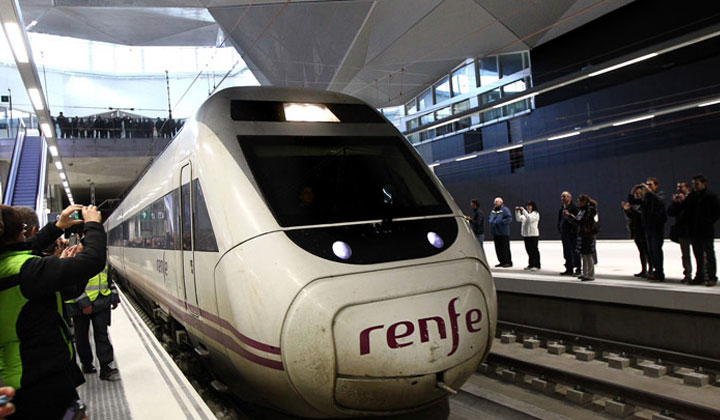Llegada del primer tren a la nueva estaci�n de Logro�o