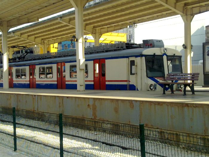 Cercan�as estacionado bajo la marquesina de Sirkeci
