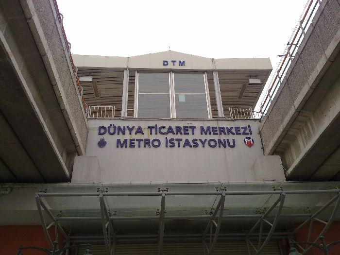 Fachada de la estaci�n de metro de Istasyonu, Istanbul Expo Center