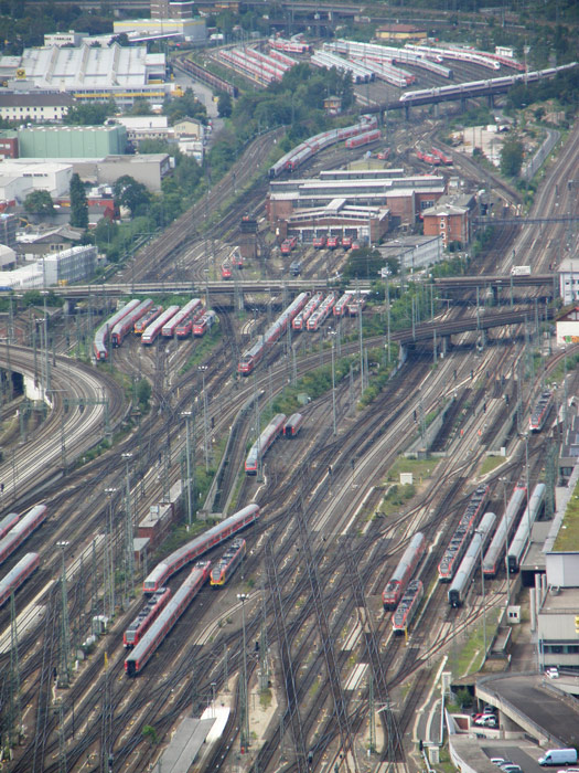 Vista del dep�sito de trenes anejo a la estaci�n desde el mirador de la Main Tower