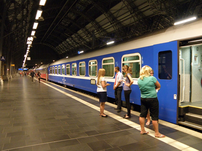El expreso Mosc�-Basilea haciendo escala nocturna en Frankfurt