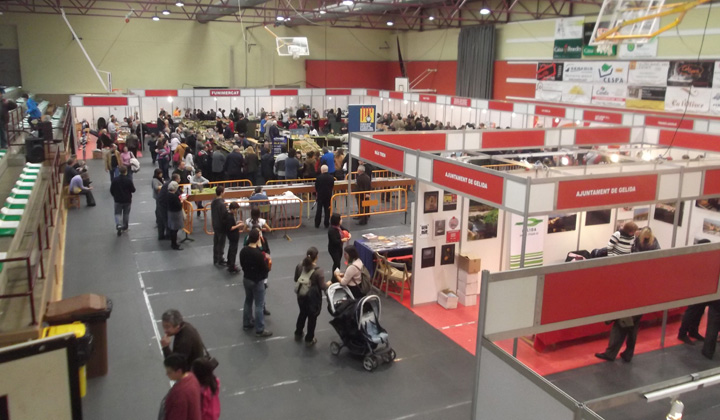 Durante todo el d�a hubo gente, aficionados, curiosos, ni�os, ... Foto Joan Rodr�guez