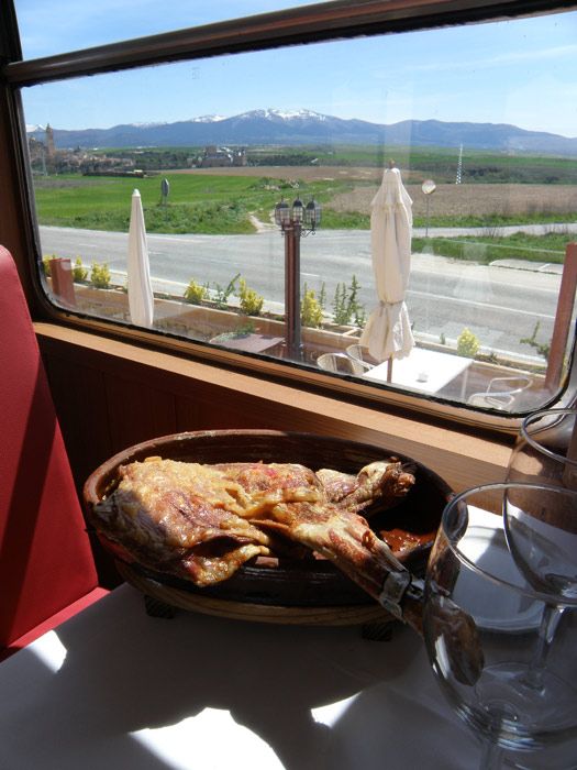 Mesa con vistas al fondo.