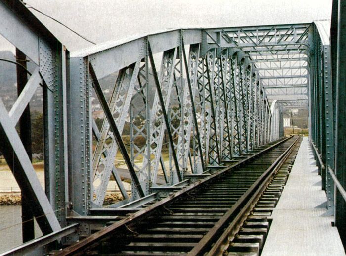 Aspecto del puente en la r�a Pontedeume, tras su restauraci�n en 1989.