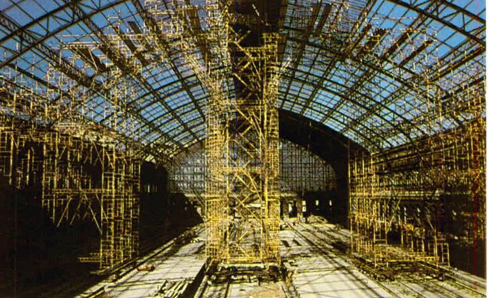 Jard�n tropical de la madrile�a estaci�n de Atocha, remodelada en 1991 para la llegada del AVE.
