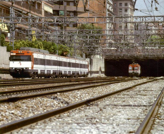 Acceso ferroviario a la estaci�n de Barcelona-Sants en 1993.