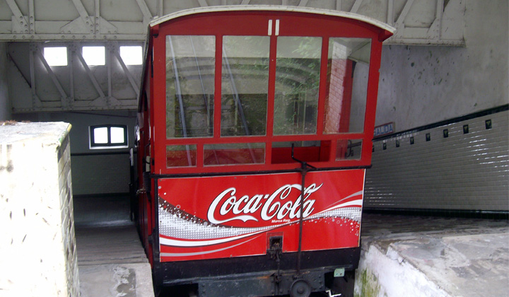 Vista del coche n� 2 en la estaci�n inferior del funicular. Fotograf�a de Juanjo Olaizola Elordi.