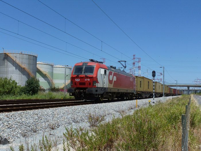 En Portugal, los trenes circulan por la izquierda. Fotograf�a de Juanjo Olaizola Elordi