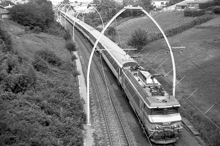 En la mayor parte de los ferrocarriles franceses se circula por la izquierda. Fotograf�a de Juanjo Olaizola Elordi