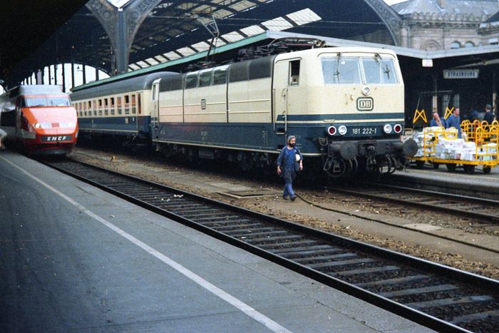 Estaci�n de Estrasburgo. En Alsacia, los trenes franceses circulan por la derecha, al igual que en la vecina Alemania. Fotograf�a de Txomin Palaci�n