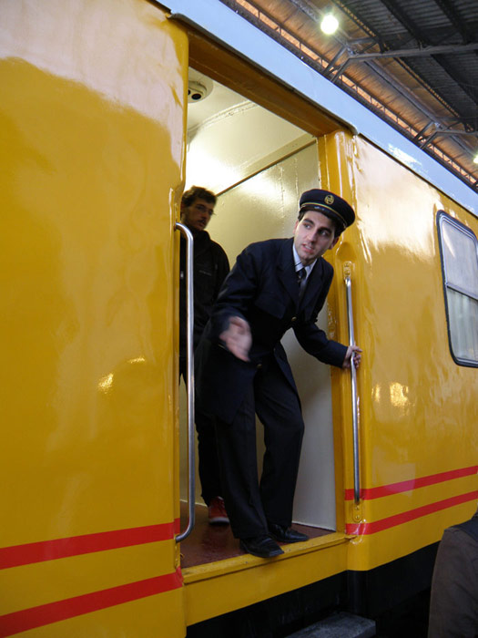 Los miembros de la AZAFT se caracterizaron como personal ferroviario para dar un ambiente especial a este tren histrico