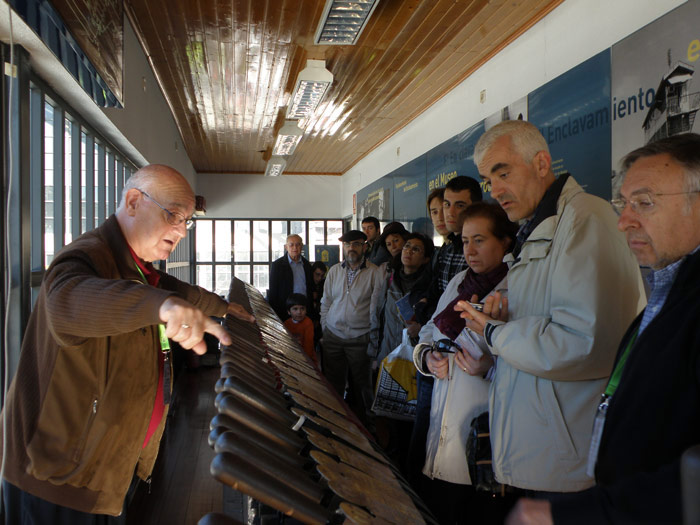 Entre las visitas tematizadas ten�a especial atractivo la explicaci�n del antiguo enclavamiento hidr�ulico de Algodor por los gu�as voluntarios del Museo