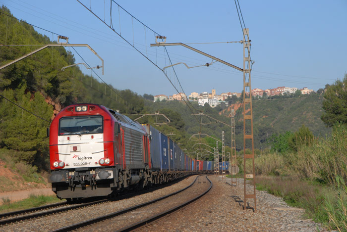 335.028 de logitren procedente de Barcelona Morrot destino Bilbao. Foto: Marc Llinas Pons 
