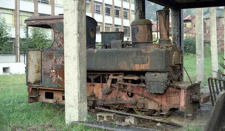 La SHE 5 en el estado que presentaba cuando fue recuperada por el Museo del Ferrocarril en 1995, tras treinta aos fuera de servicio
