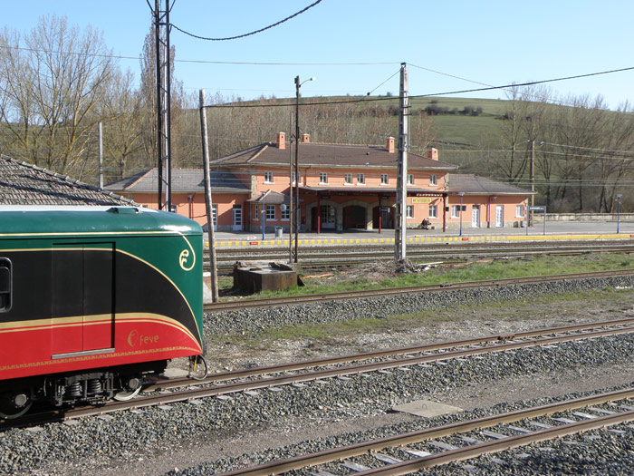 Estaci�n de Adif de Mataporquera tras el furg�n del Expreso de La Robla